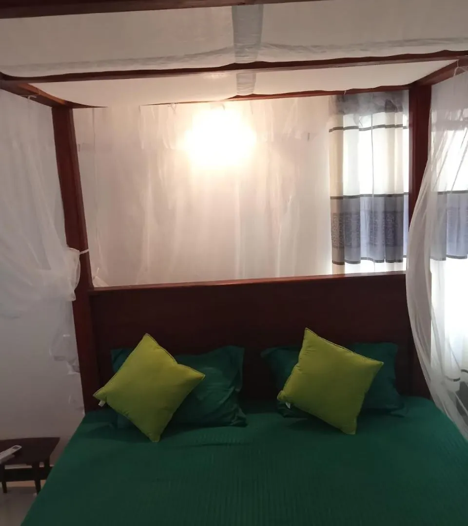 Solace Transit Villa Katunayake Guest house